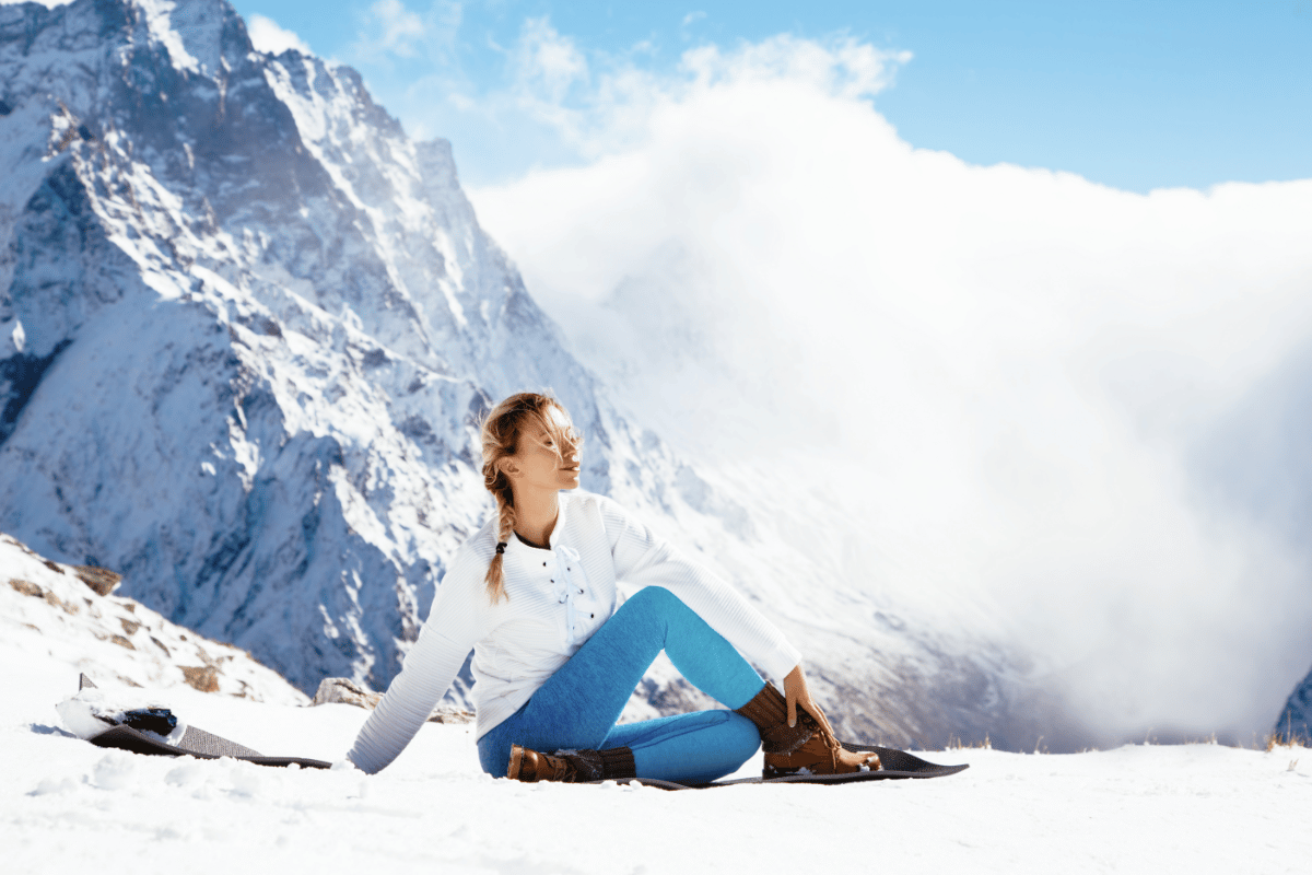 Cvičenie jogy v horách v zime